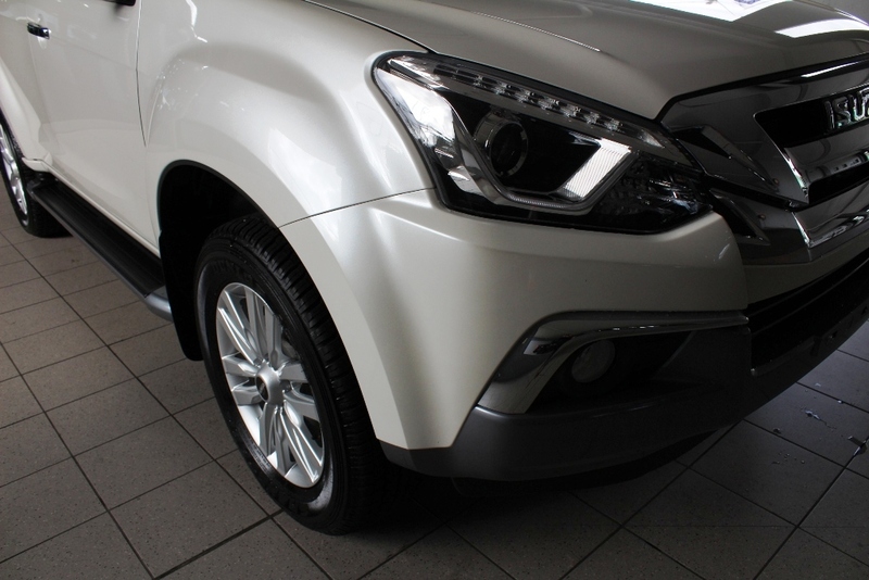 2017 ISUZU MU-X LS-T