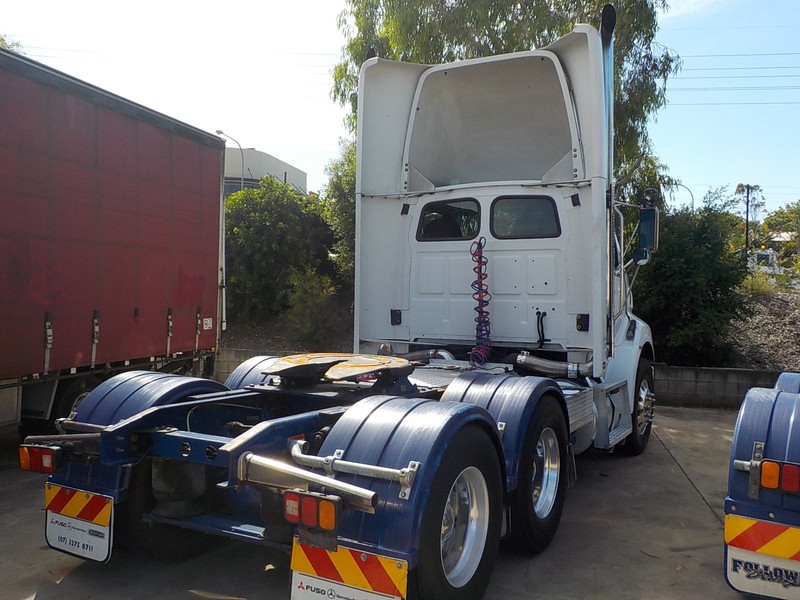 2003 STERLING LT9500 Truck