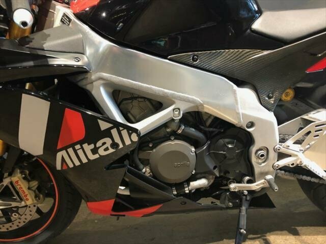 2010 APRILIA RSV4 FACTORY SPORTS