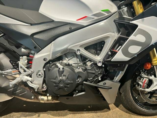2022 APRILIA TUONO V4 1100 RR ROAD