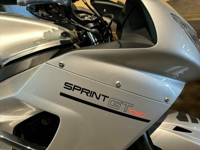 2011 TRIUMPH SPRINT GT SPORTS