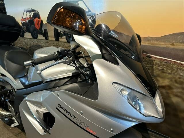 2011 TRIUMPH SPRINT GT SPORTS