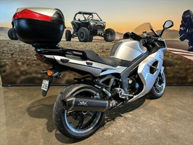 2011 TRIUMPH SPRINT GT SPORTS