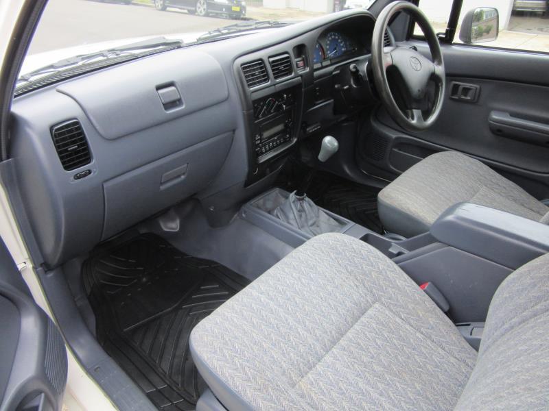 2003 TOYOTA HILUX RZN149R MY02