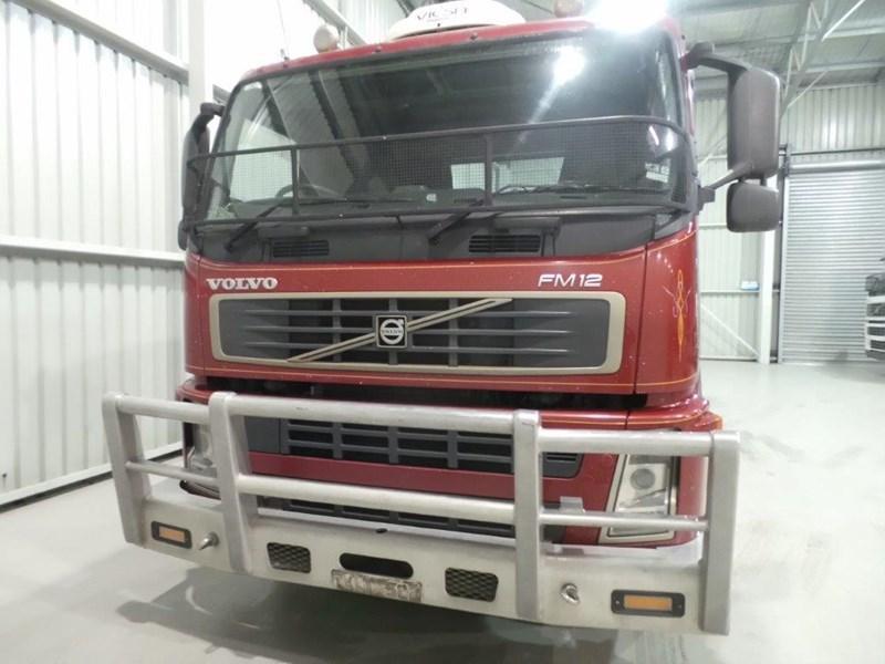 2005 VOLVO FM12