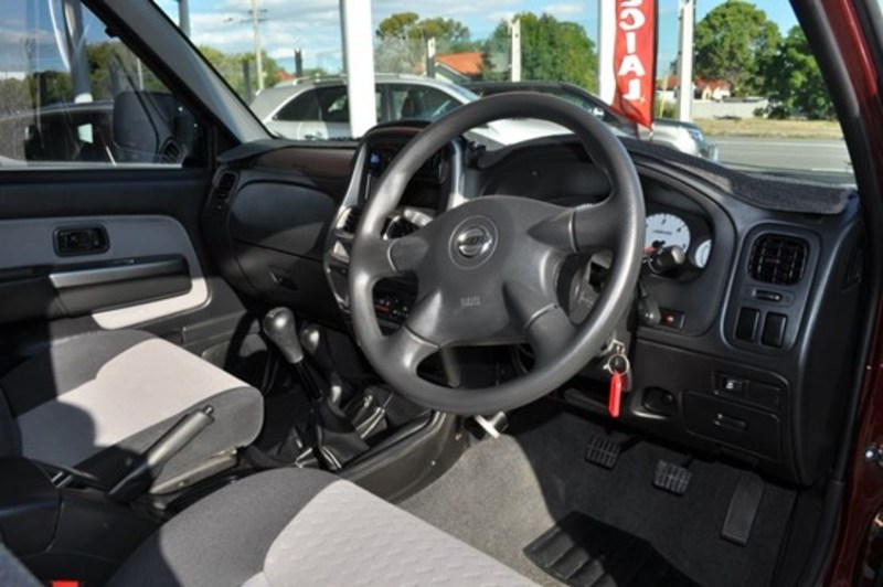 2010 NISSAN NAVARA ST-R D22 MY2010