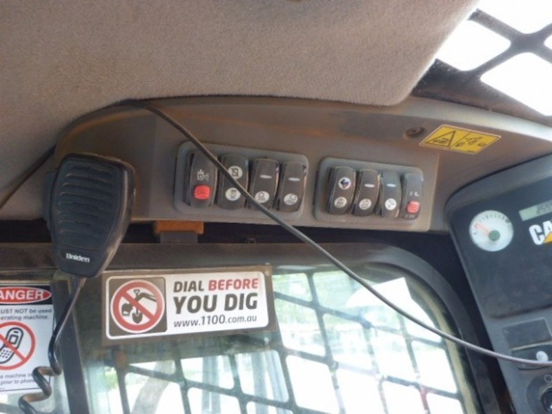 2011 CATERPILLAR 279C Loader