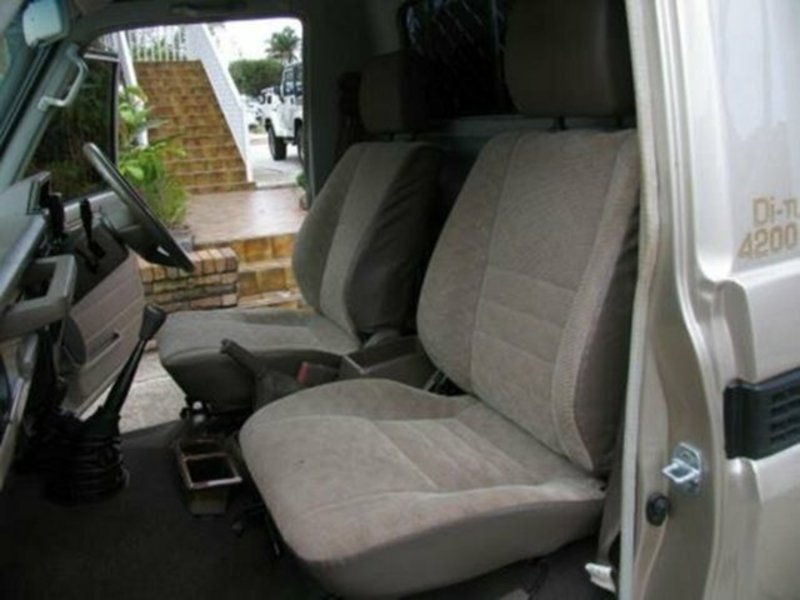 2006 TOYOTA LANDCRUISER RV (4x4) HDJ79R
