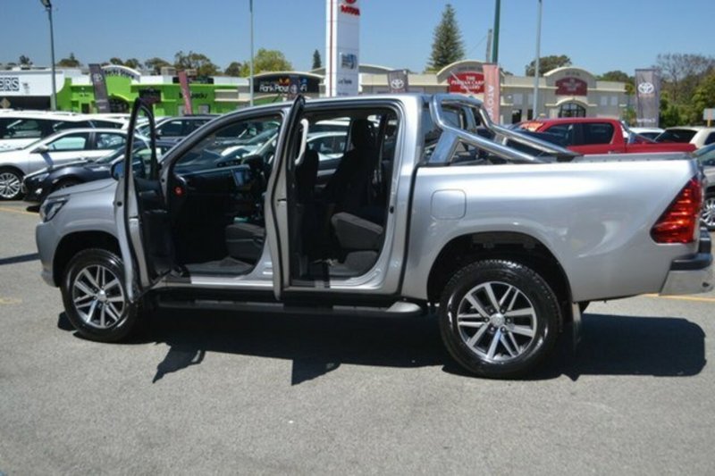 2016 TOYOTA HILUX SR5 (4x4) GUN126R