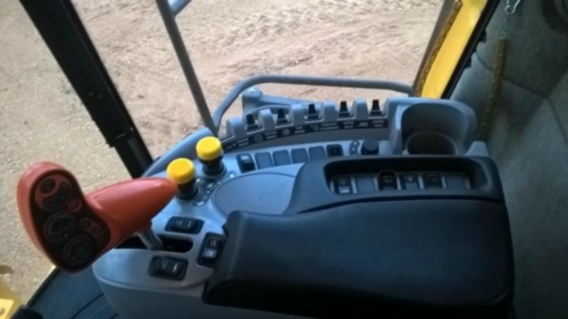 2011 NEW HOLLAND CR9080 CR9080 HarvesterHeader
