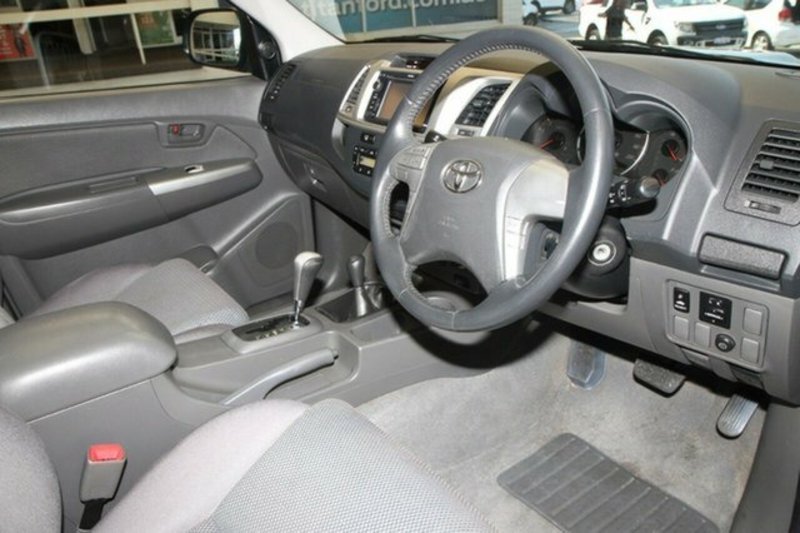 2013 TOYOTA HILUX SR5 (4x4) KUN26R MY12