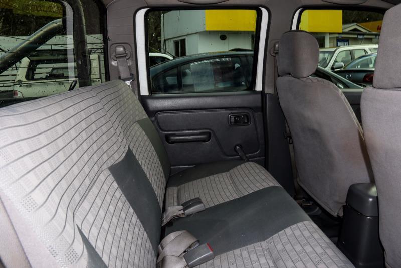 2006 NISSAN NAVARA DX D22