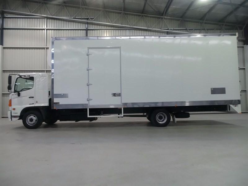 2017 HINO 500 SERIES - FD 1124