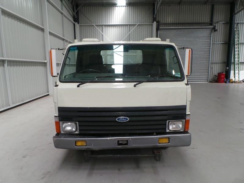 1985 FORD TRADER 0811