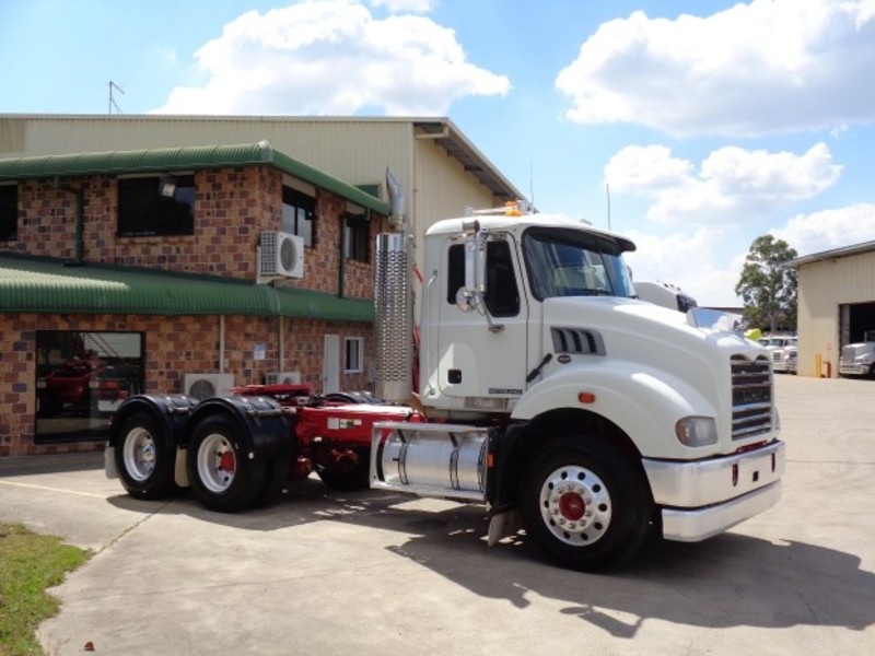 2011 MACK METRO-LINER