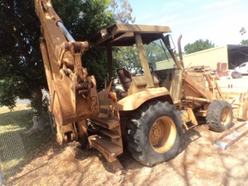 CASE 580K Backhoe Loader