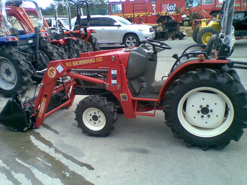 YANMAR TRACTOR 4X4 4IN1 LOADER