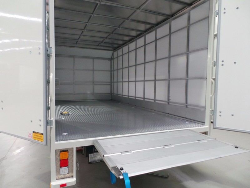 2016 HINO 617 - 300 Series 617 - 300 Series Truck