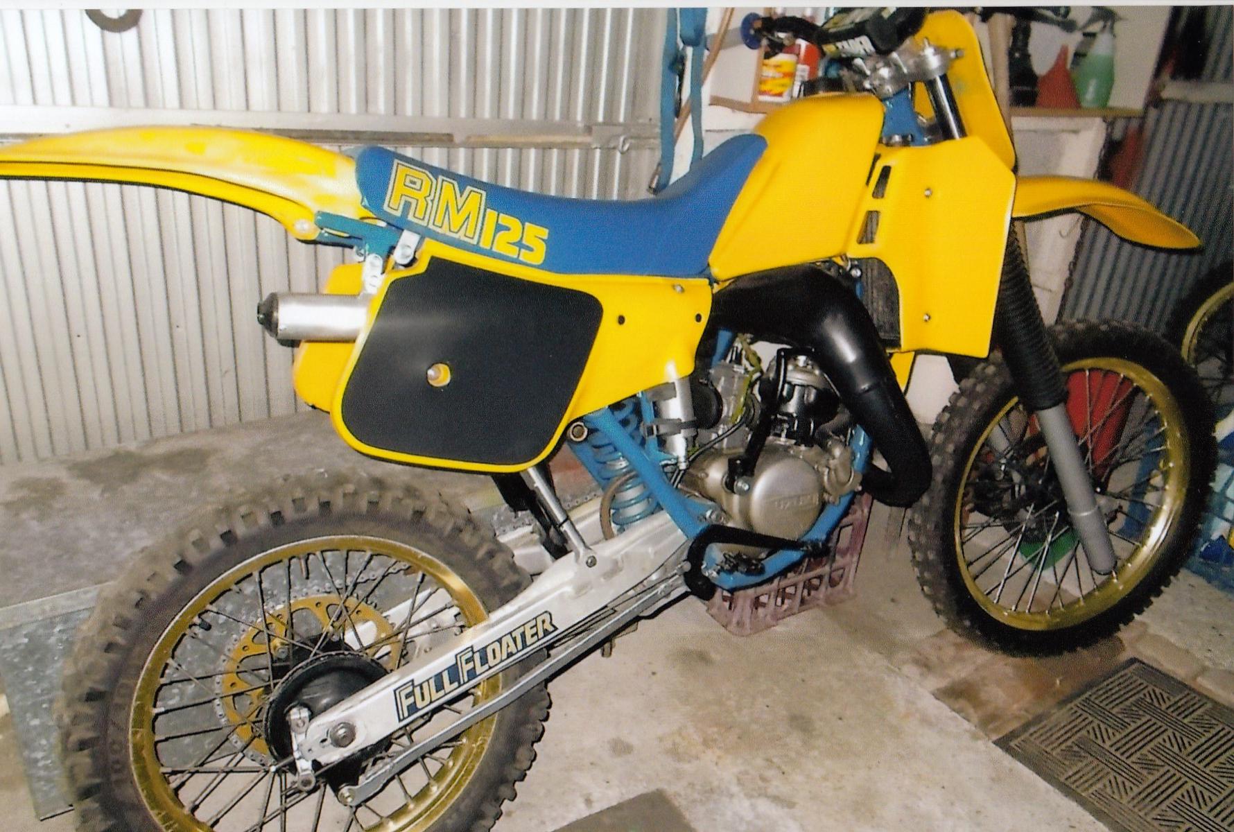 1985 SUZUKI RM125 MOTOCROSS 