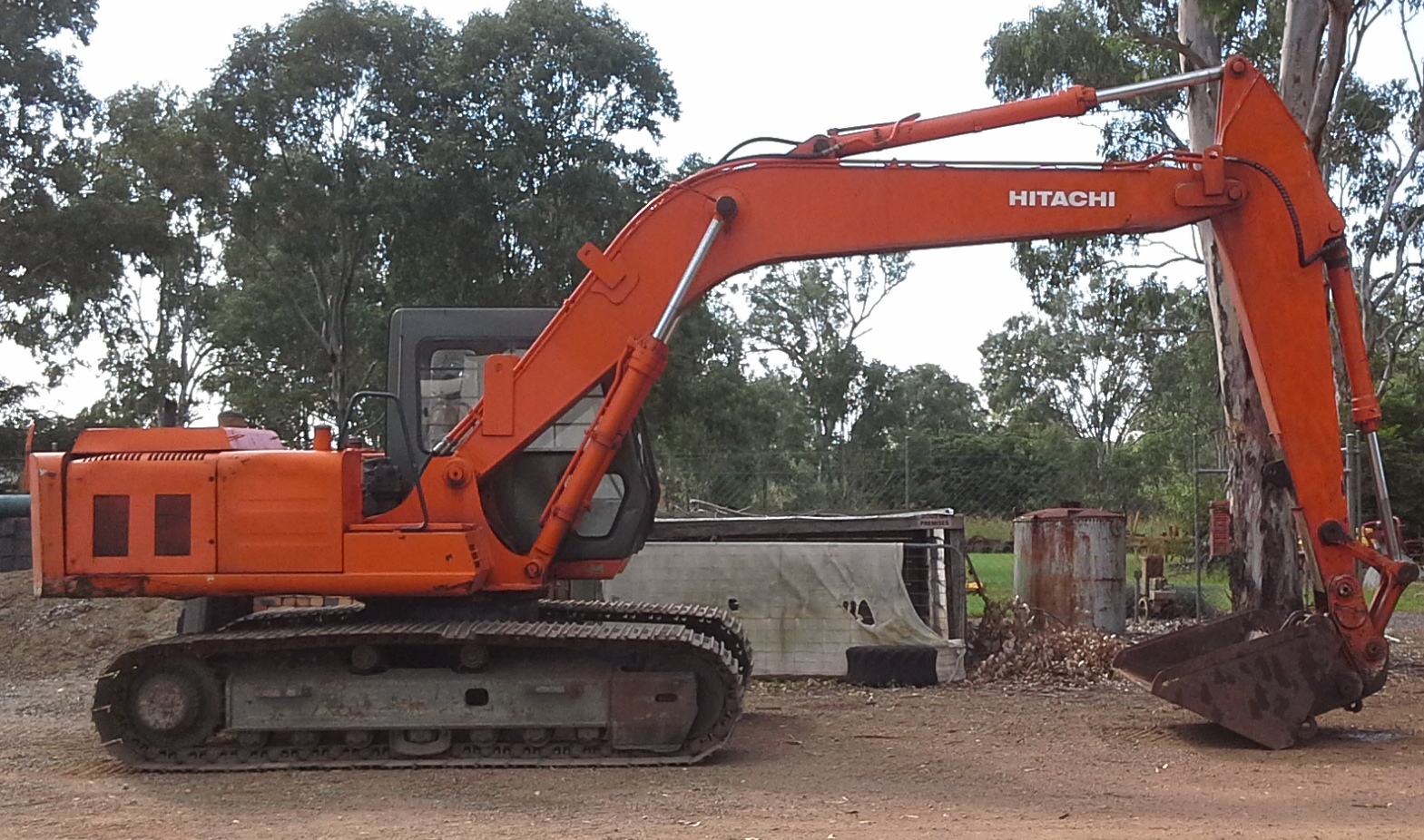 HITACHI EX150 EXCAVATOR