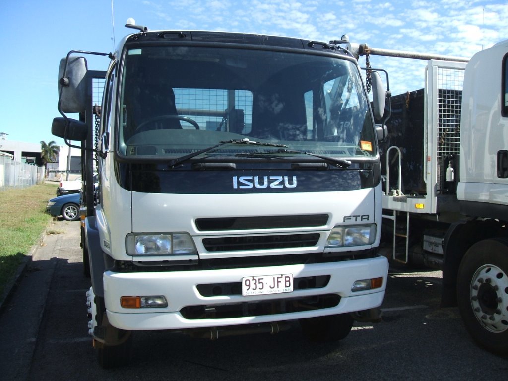 2006 ISUZU FTR SKIP TRUCK
