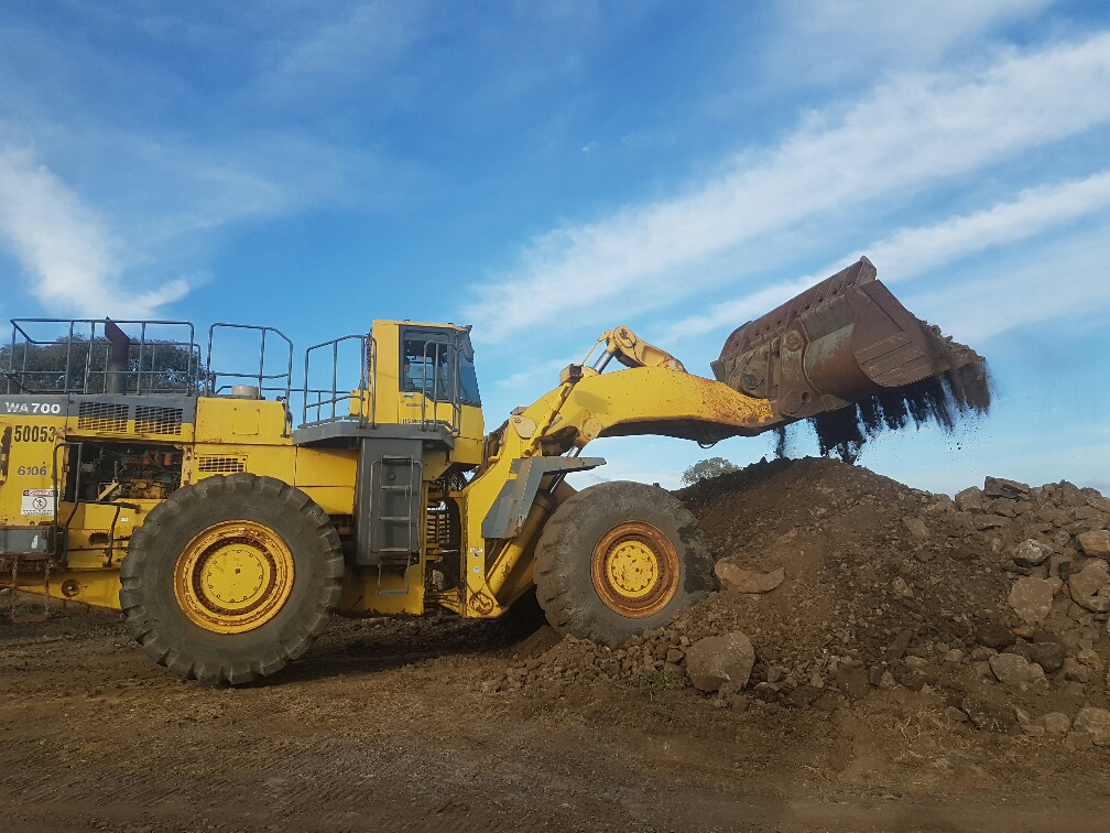 KOMATSU WA700 LOADER