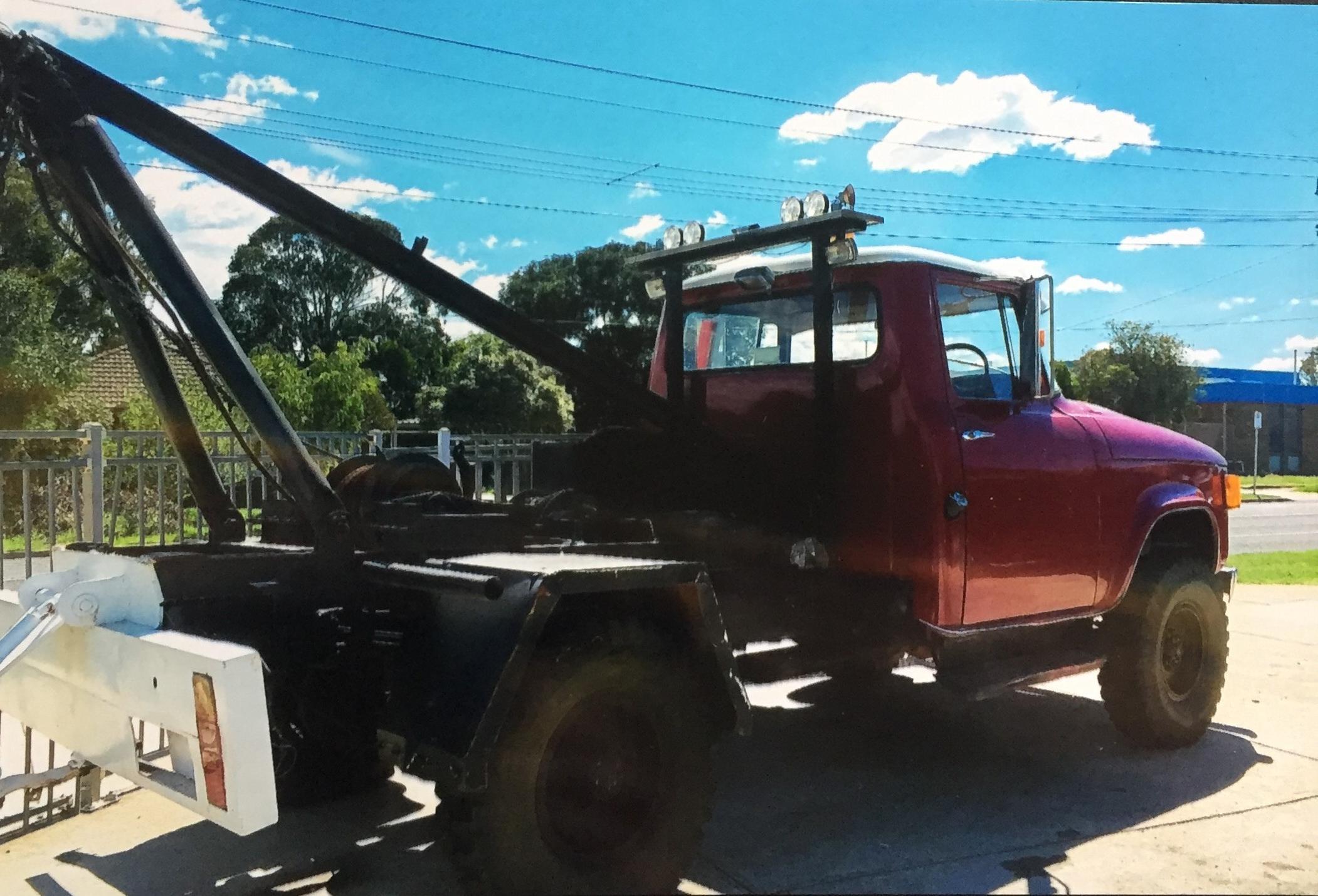 1974 INTERNATIONAL D LINE 4WD TOW TRUCK