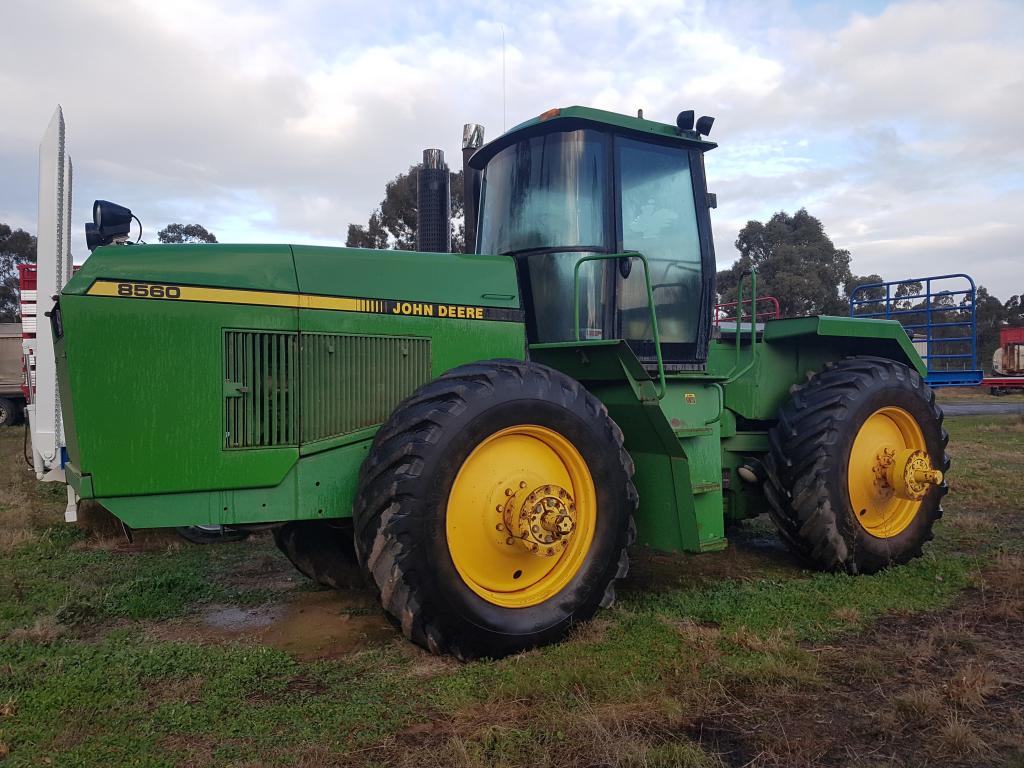 John Deere 8560