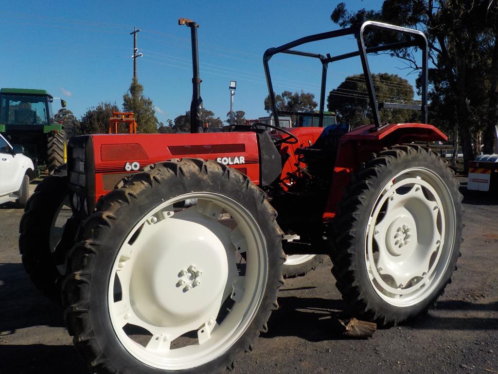 Same Row Crop Solar 60 Tractor