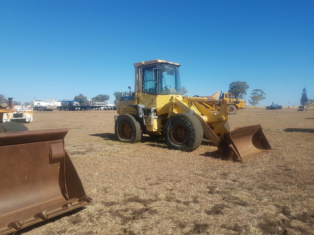 Komatsu WA100 Front End Loader