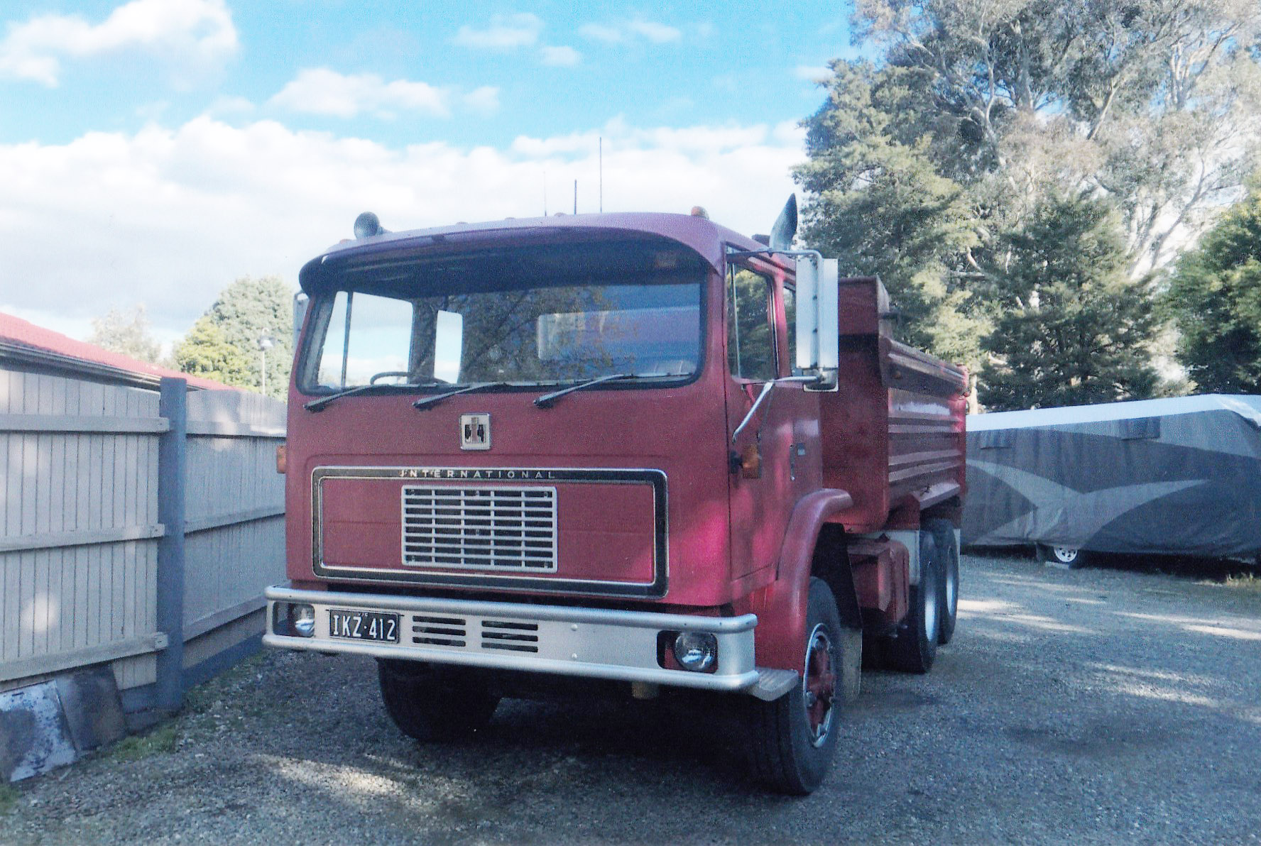 1976 INTERNATIONAL ACCO A 3070 TIPPER