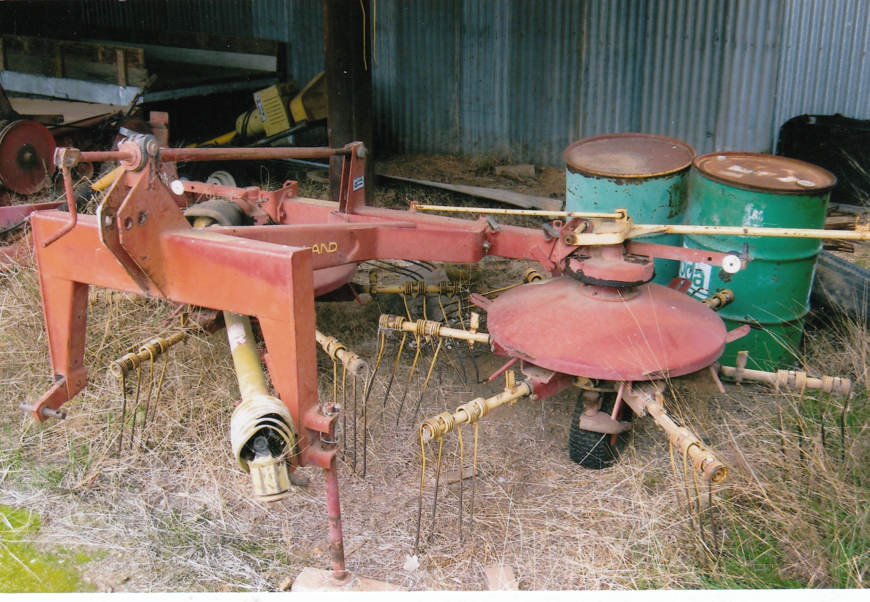 NEW HOLLAND 254 TEDDER RAKE