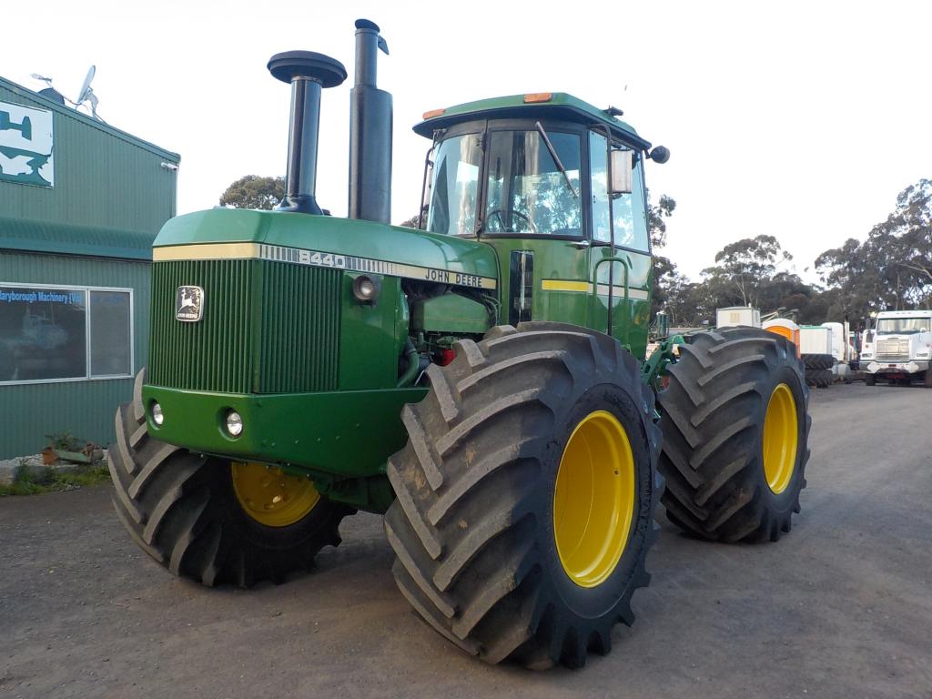 John Deere 8440