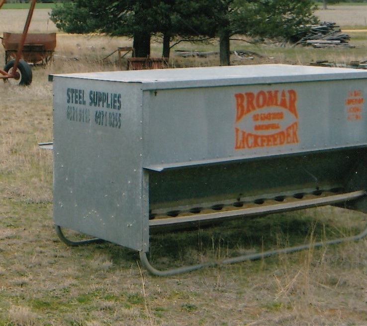 BROMAR 12 BAG LICK FEEDER