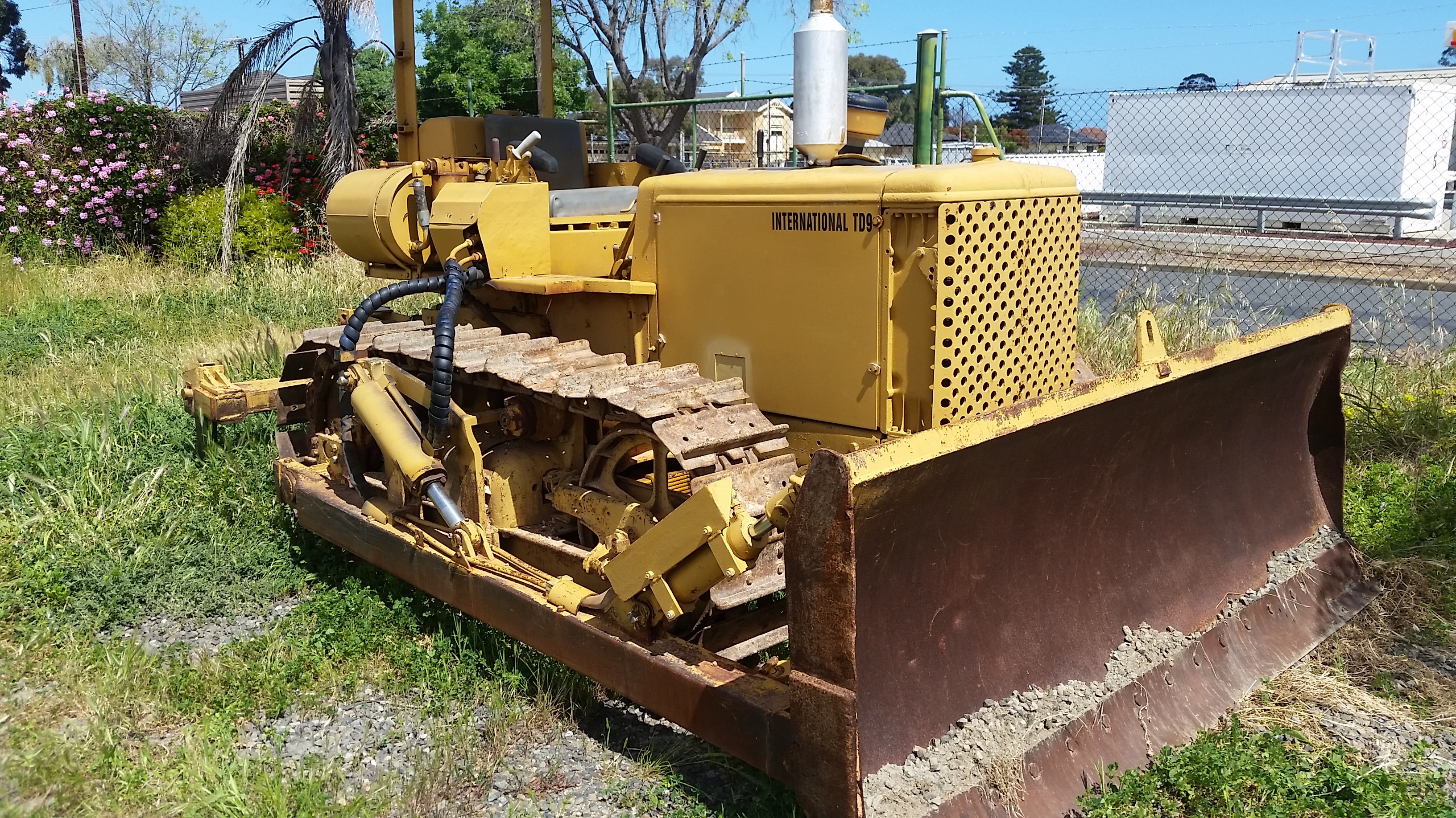 International TD9 Dozer