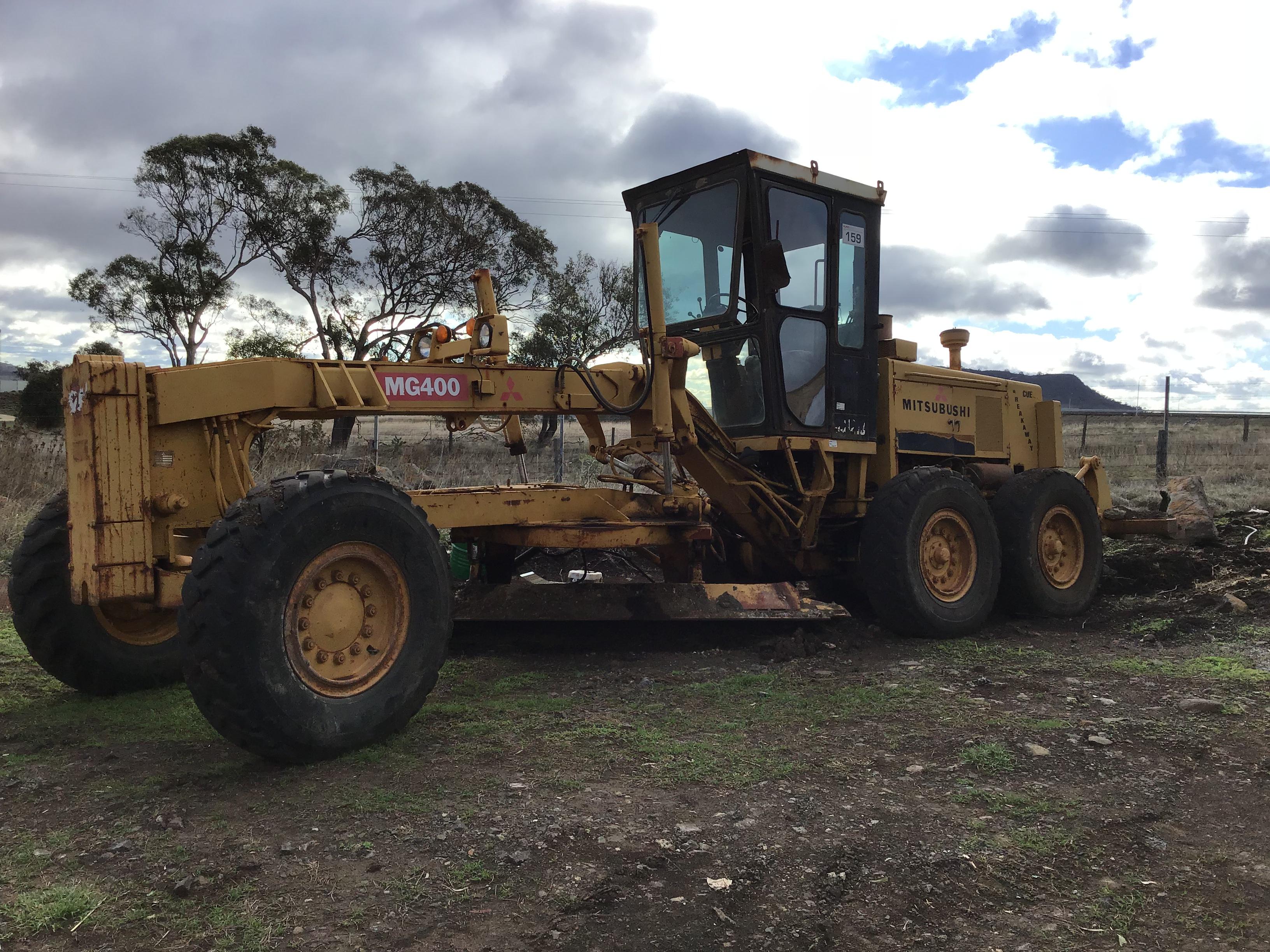 Mitsubishi MG400 Grader