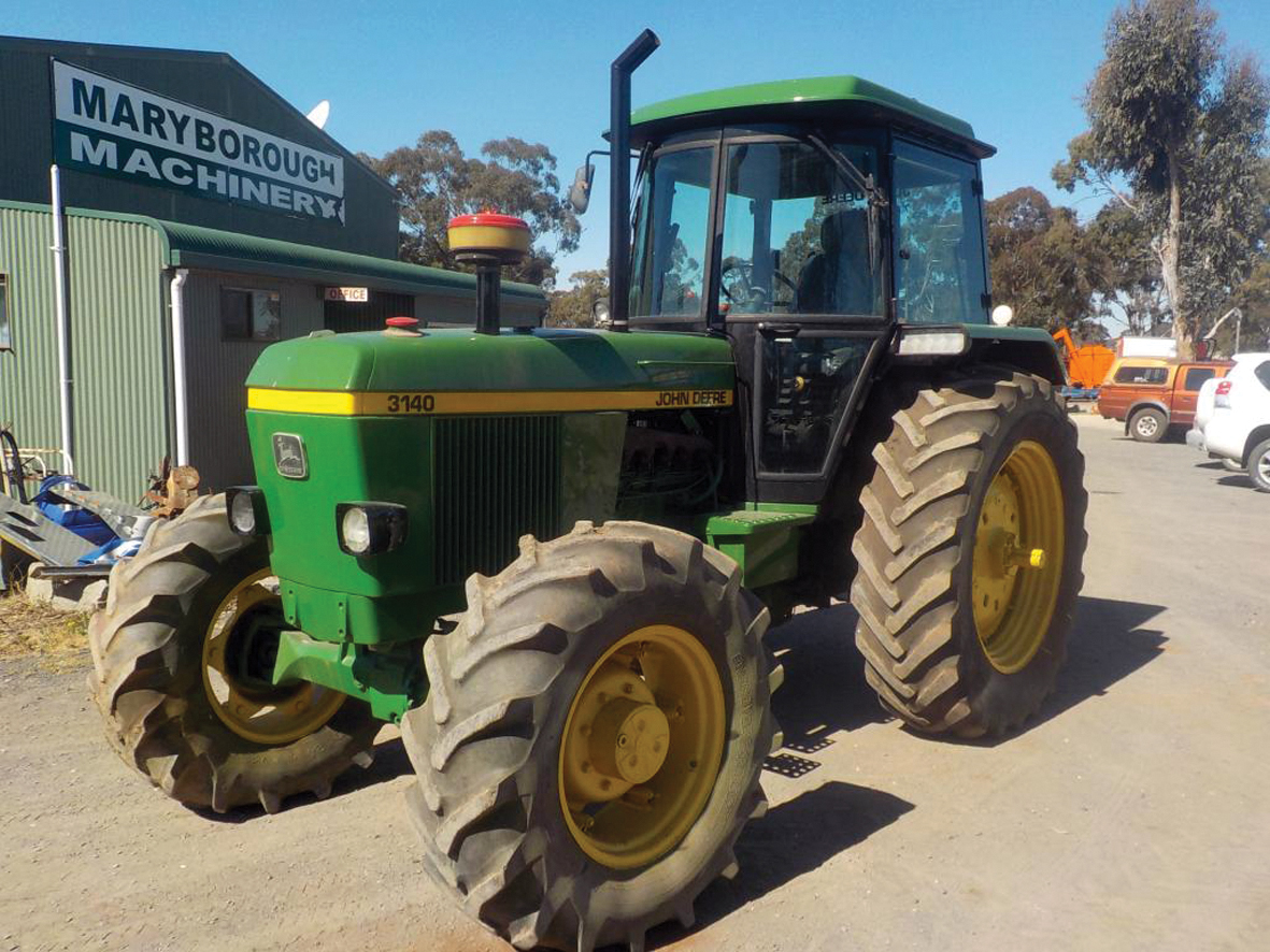 John Deere 3140. 