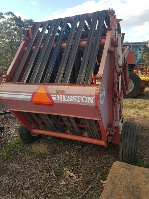 HESTON ROUND BALER