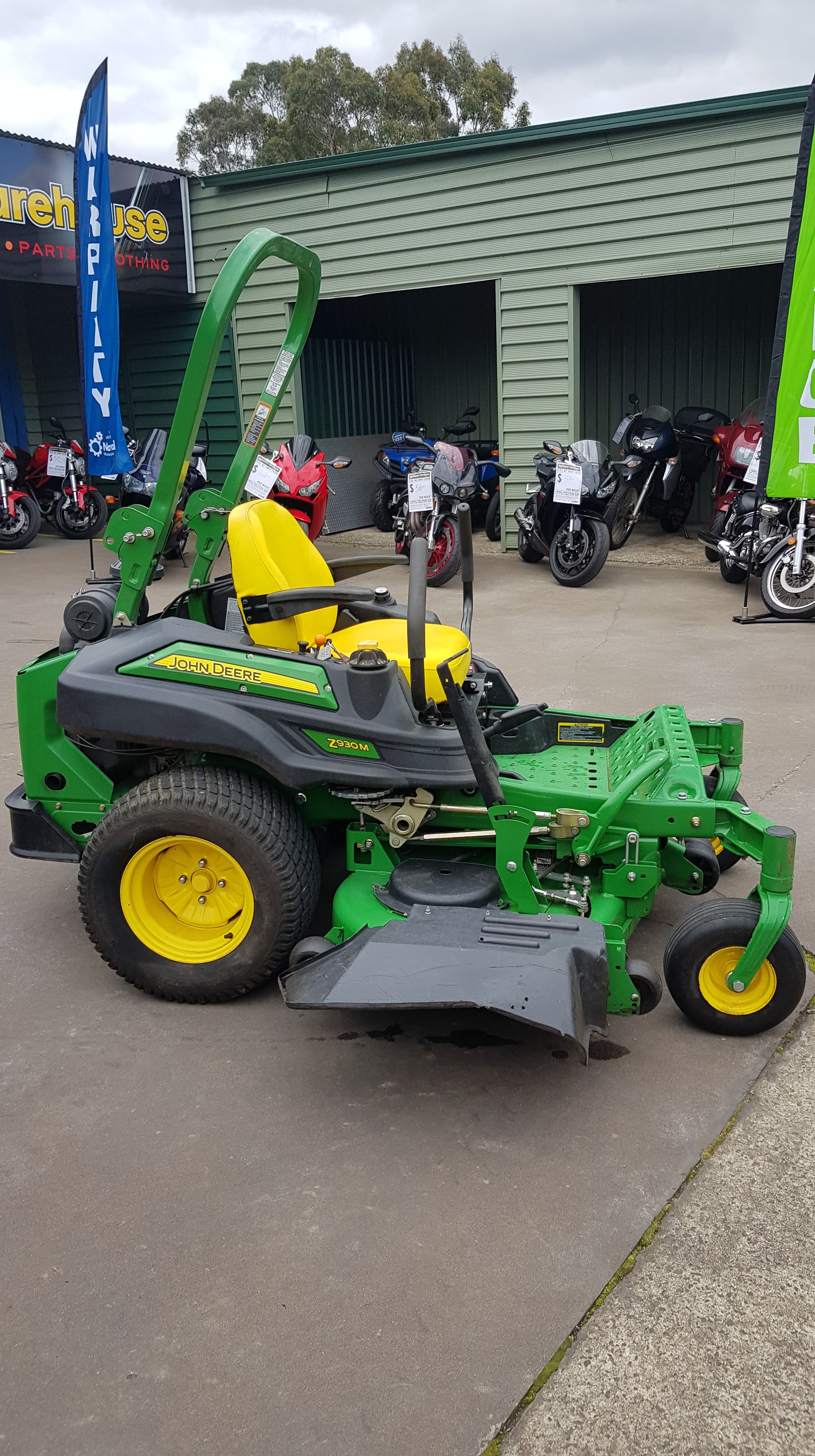 John Deere Z 930 M Petrol Zero Turn Lawn Mower