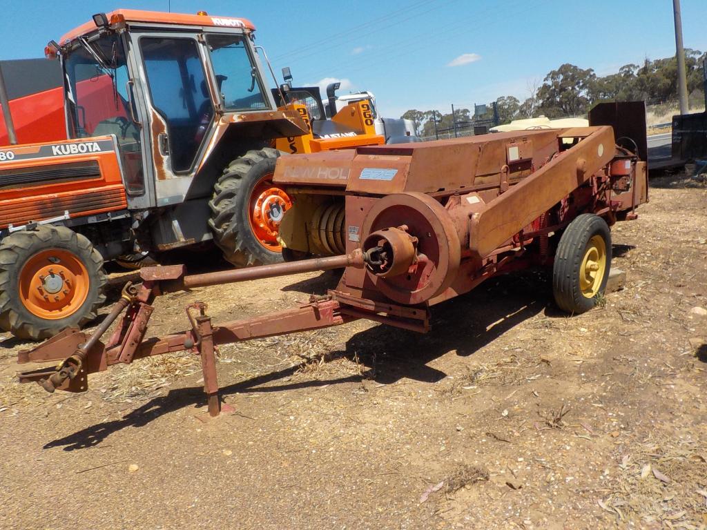 New Holland 275 Baler