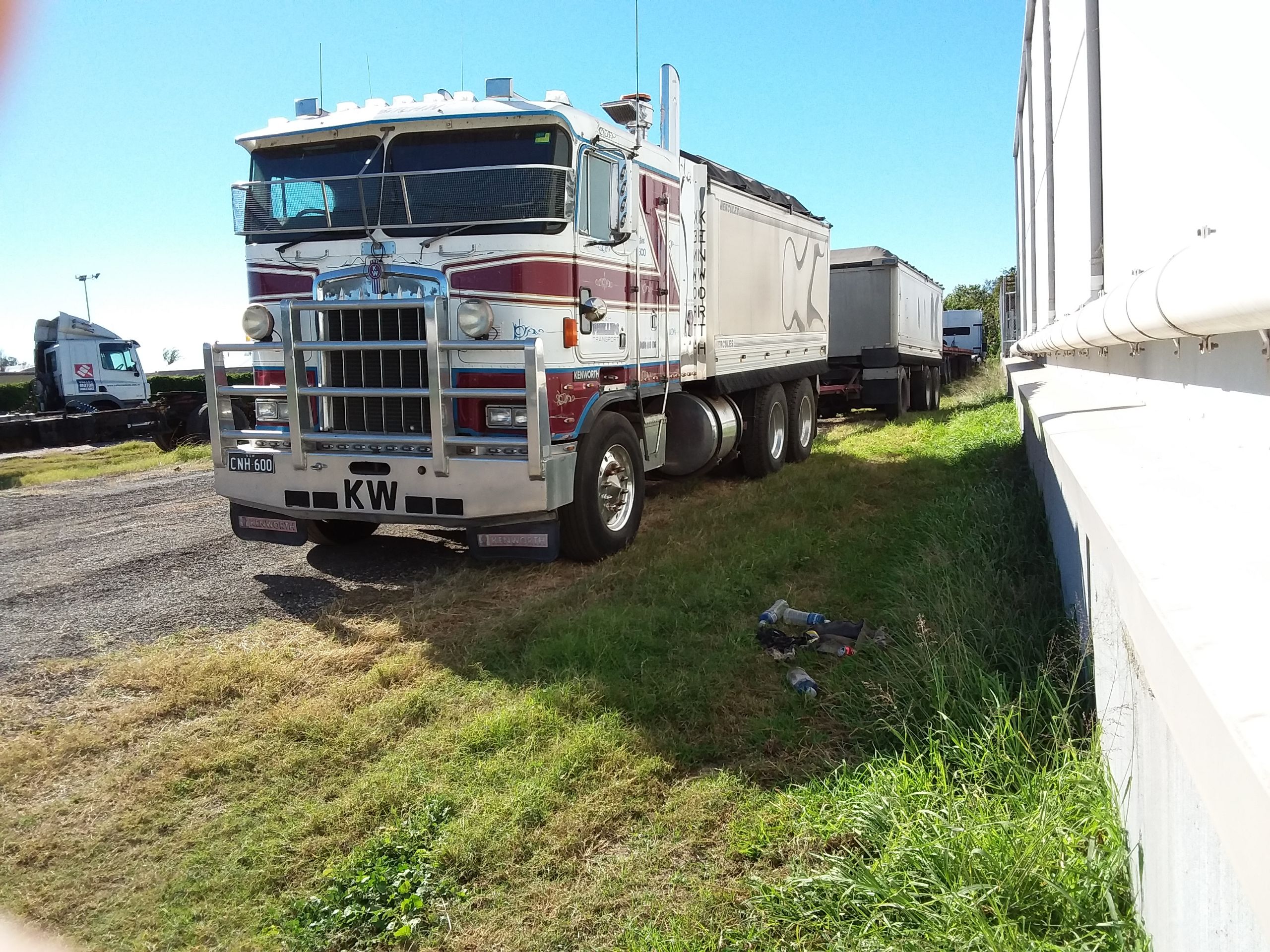 1988 KENWORTH K100E TRUCK AND TRAILER