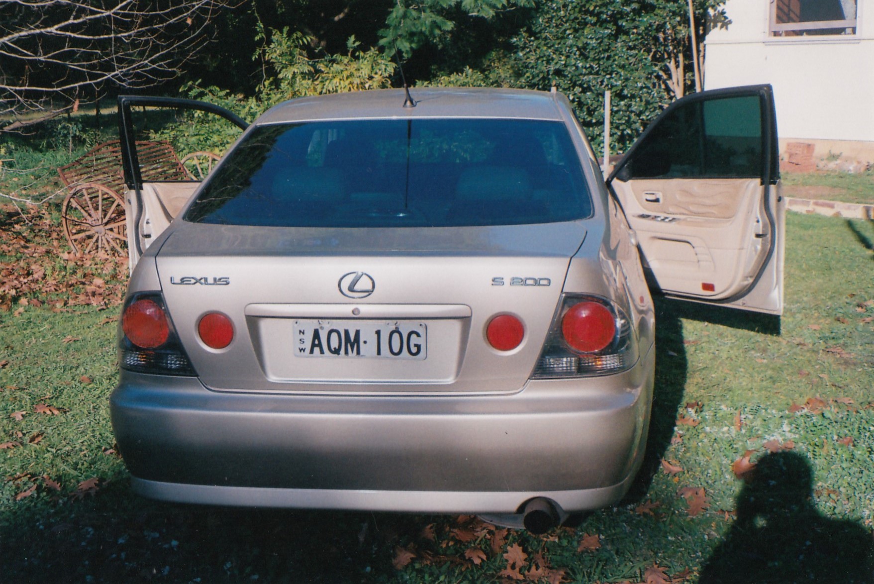 2004 LEXUS IS200 SEDAN