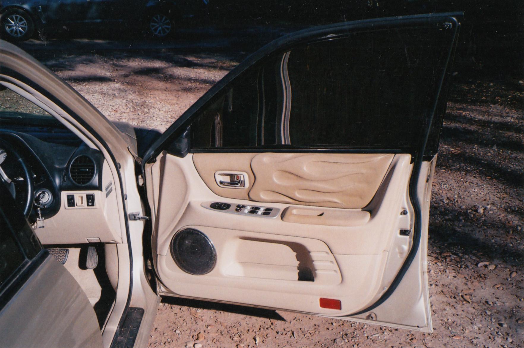 2004 LEXUS IS200 SEDAN