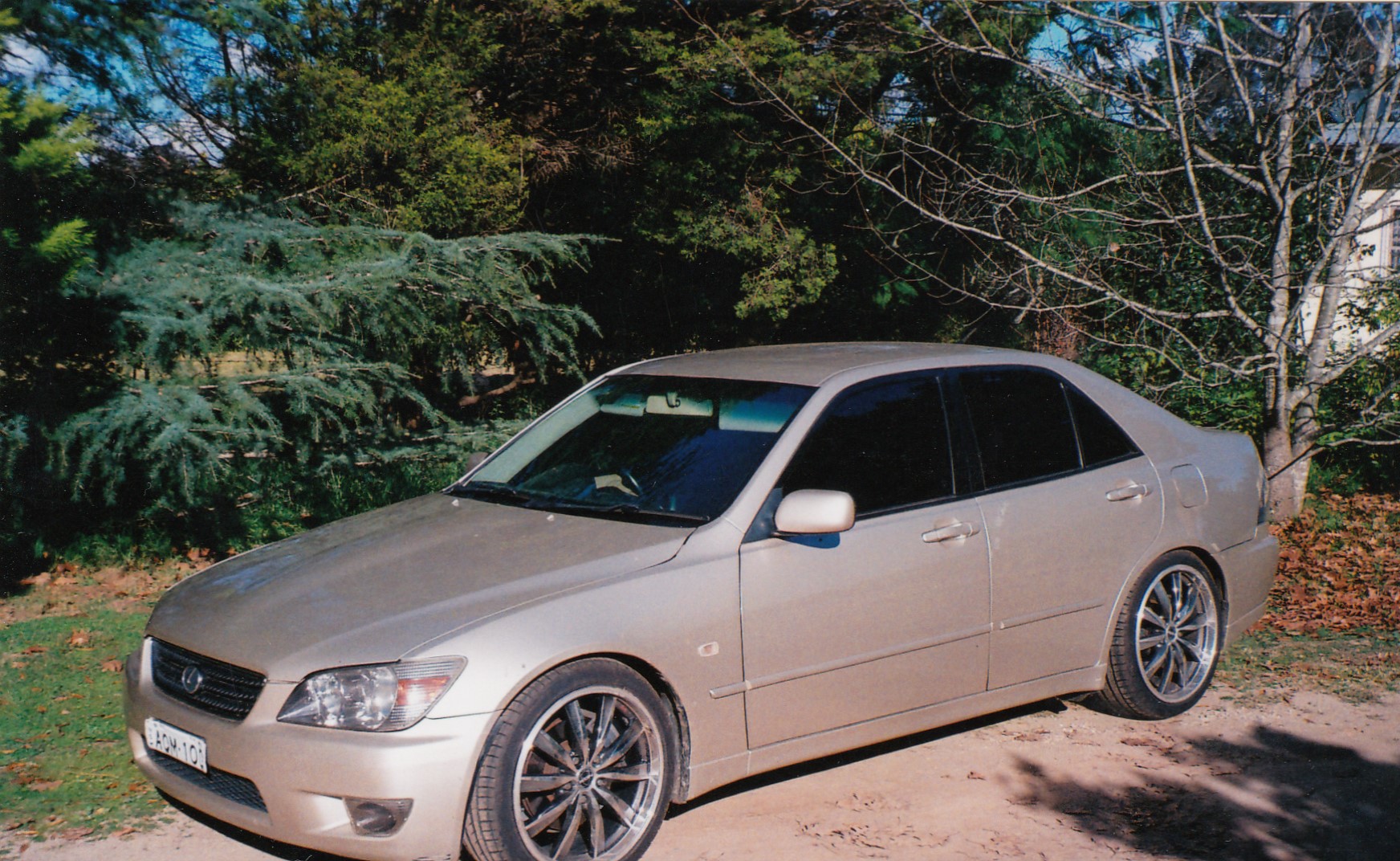 2004 LEXUS IS200 SEDAN