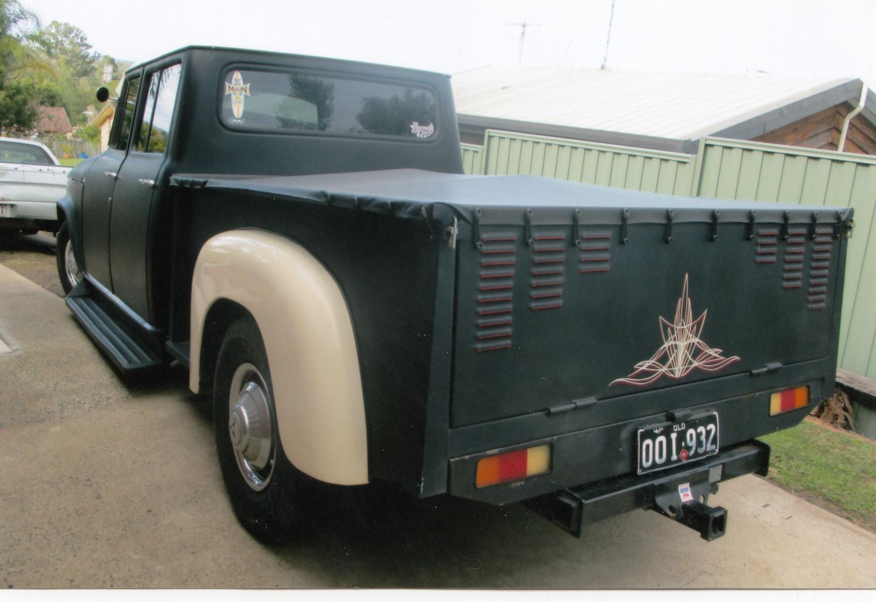 1973 INTERNATIONAL D1310 DUAL CAB UTE