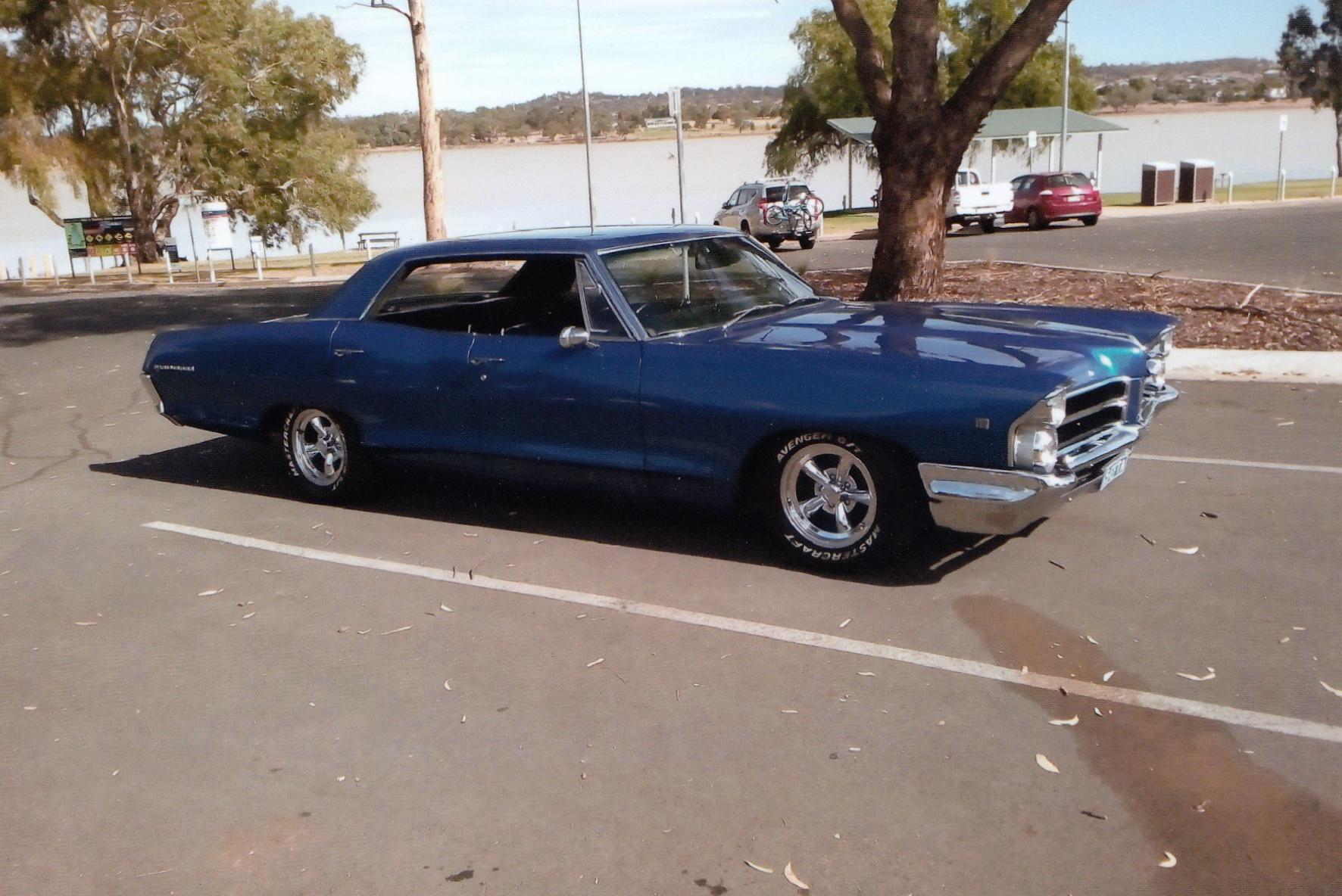 1965 PONTIAC PARISIENNE 4D SEDAN