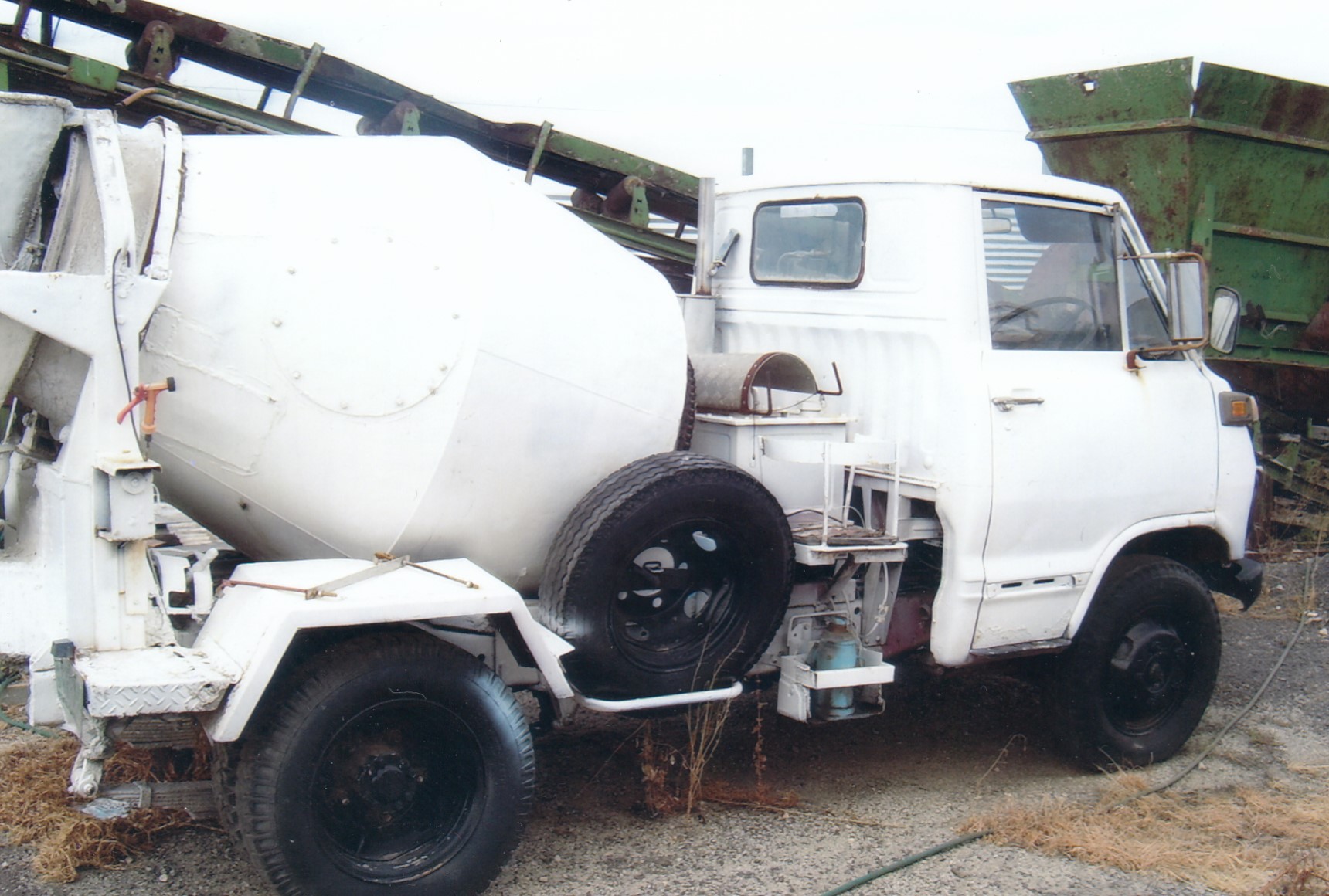 1989 DAIHATSU CONCRETE MIXER