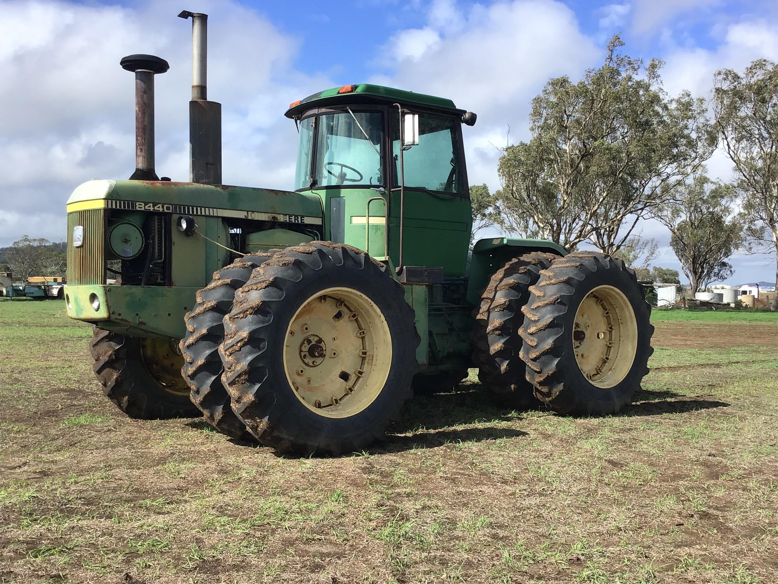 John Deere 8440 Tractor