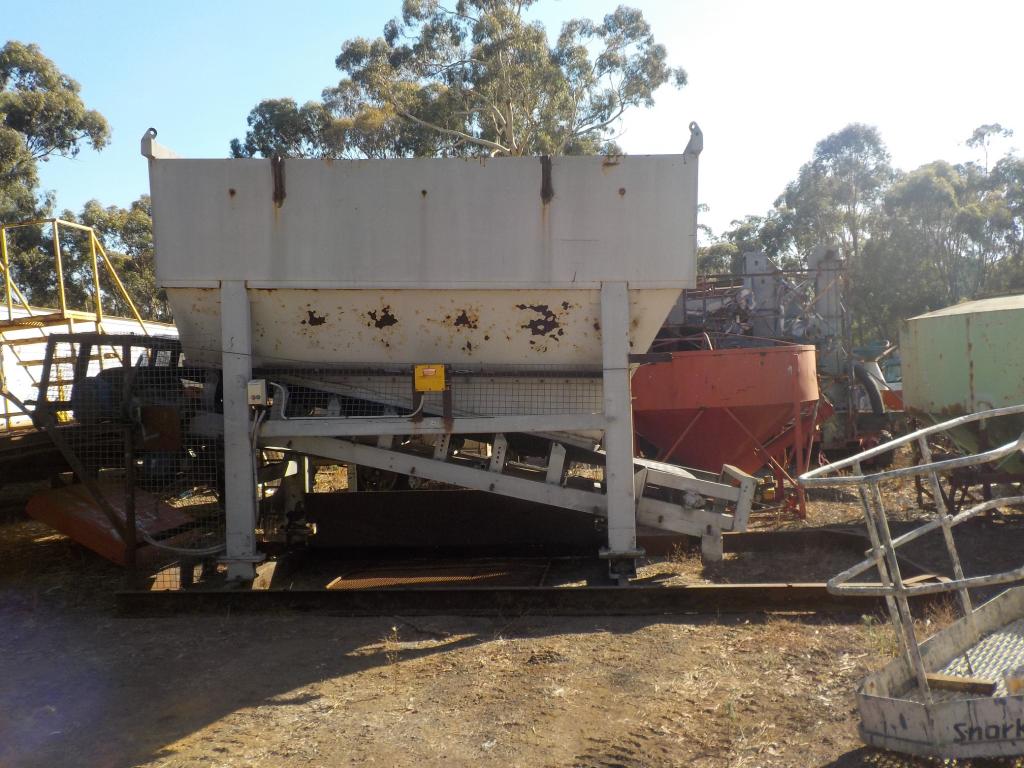 Hopper & Conveyor