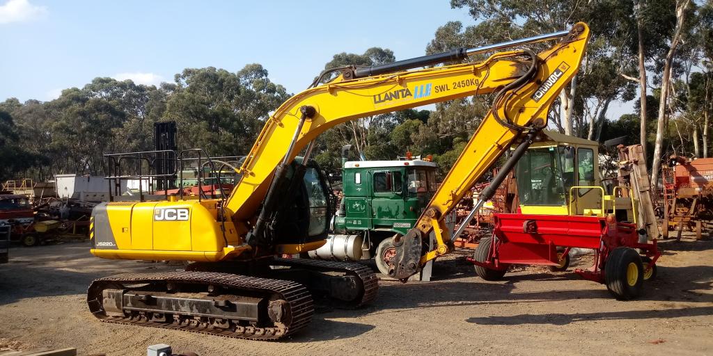 JCB JS220LC Excavator